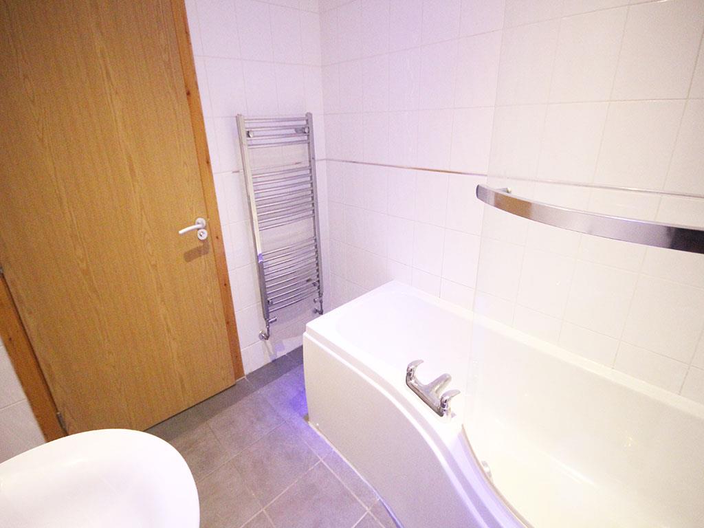 2 bedroom apartment To Let in Colne - IMG_3448.jpg